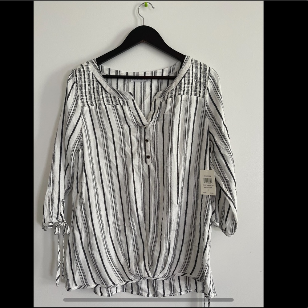 NWT black and white blouse! 🖤🤍